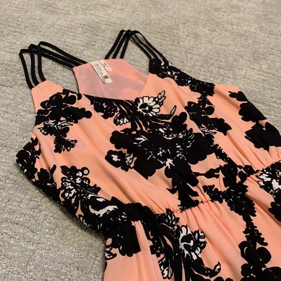 Knee Length Floral Dress - Picture 4 of 7